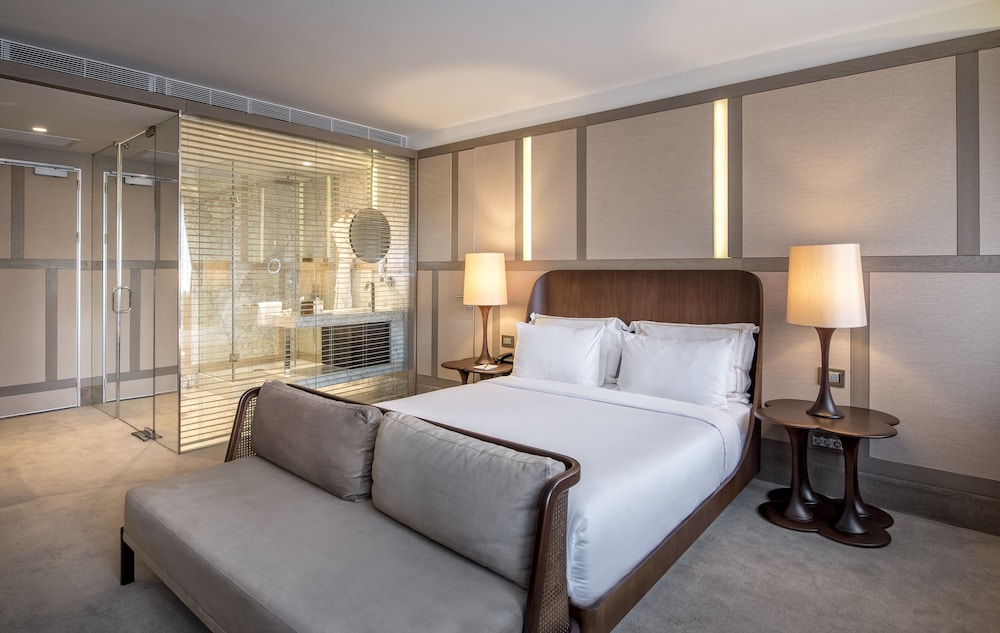 Grand Superior Room