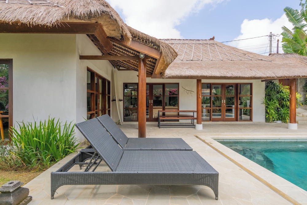 Villa photo 2