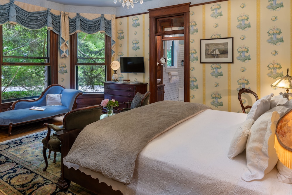 Wright Suite (1st Floor)
