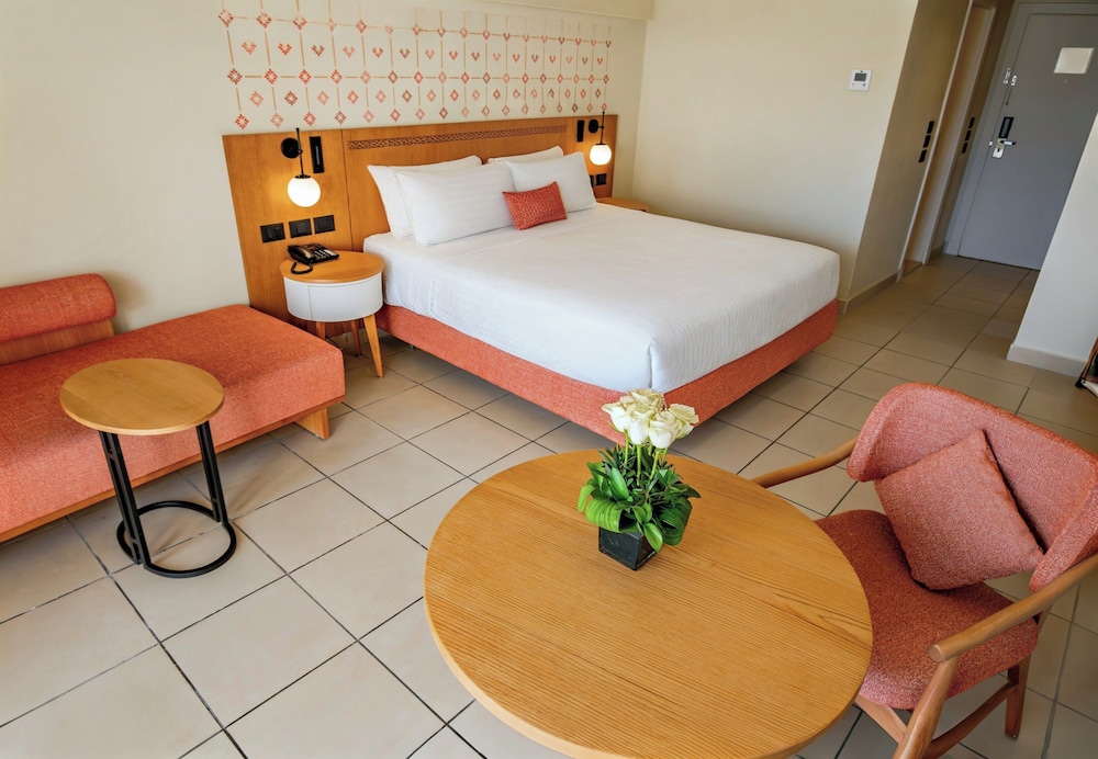 Superior Room, 1 King Bed, Pool View (Beach side) - Photo 11