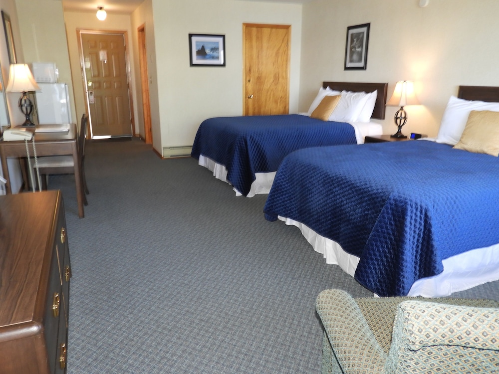 Superior Room, 2 Queen Beds, Balcony, Ocean View photo 2