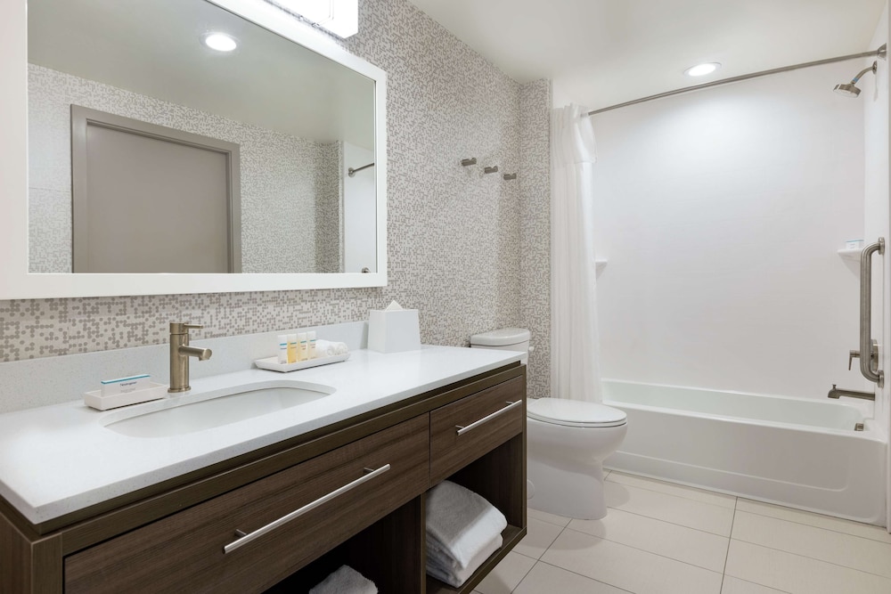 Suite, 2 Queen Beds, Accessible, Non Smoking (Hearing) - Photo 8