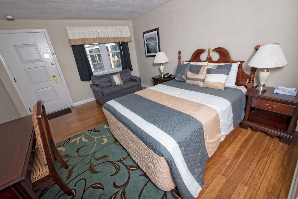Deluxe Room, 1 Queen Bed with Sofa bed, Non Smoking