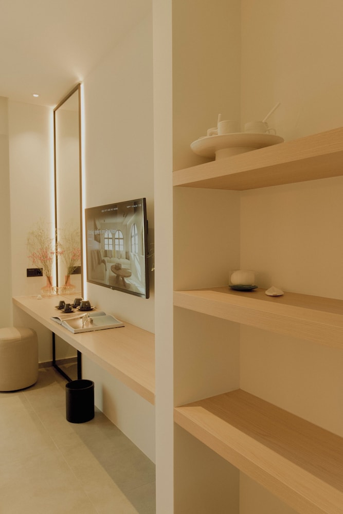 Standard Suite - Photo 3