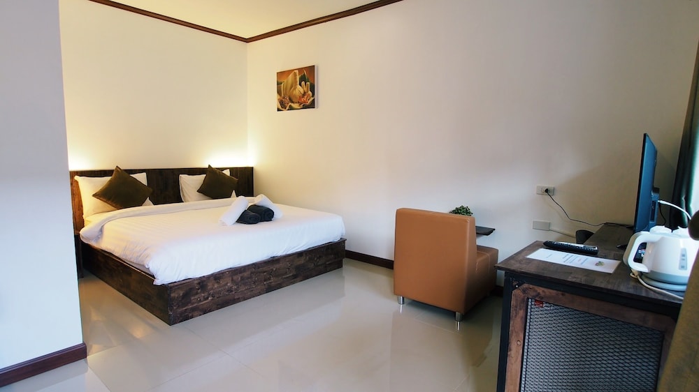Standard Double Room, Pool View - Photo 6