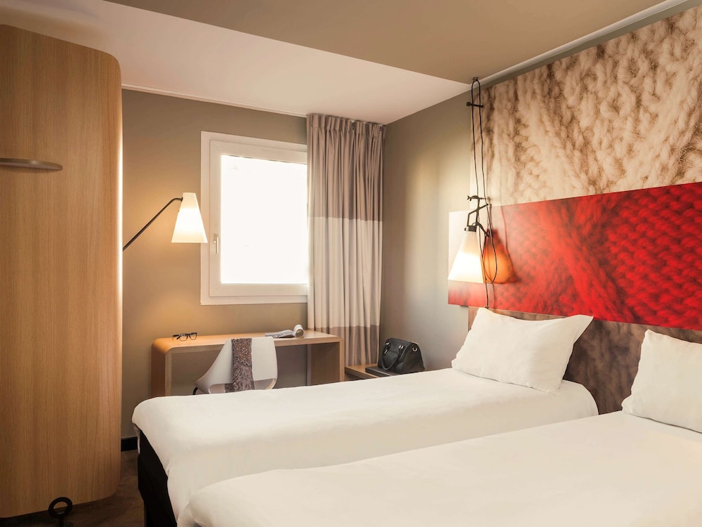 Standard Room, 2 Twin Beds thumbnail 5
