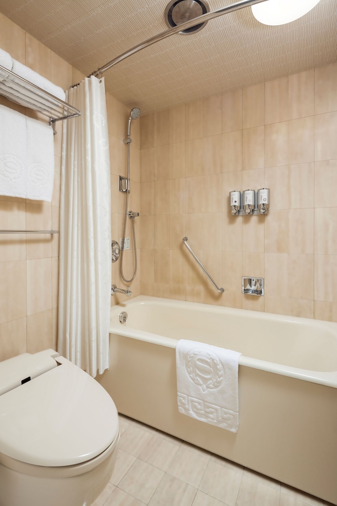 Standard Room, Multiple Beds, Balcony - Photo 2