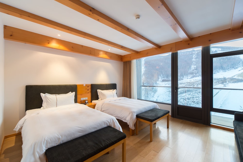 Deluxe Twin Room photo 2