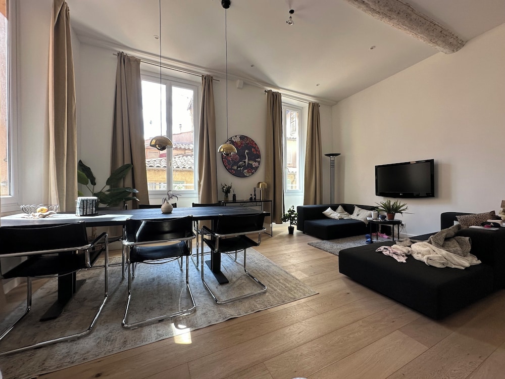 Romantic Apartment, City View