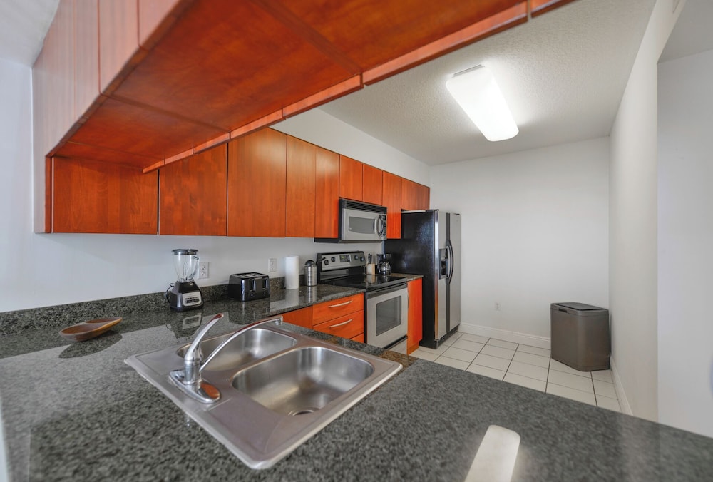 Luxury Condo, 2 Bedrooms, City View photo 3