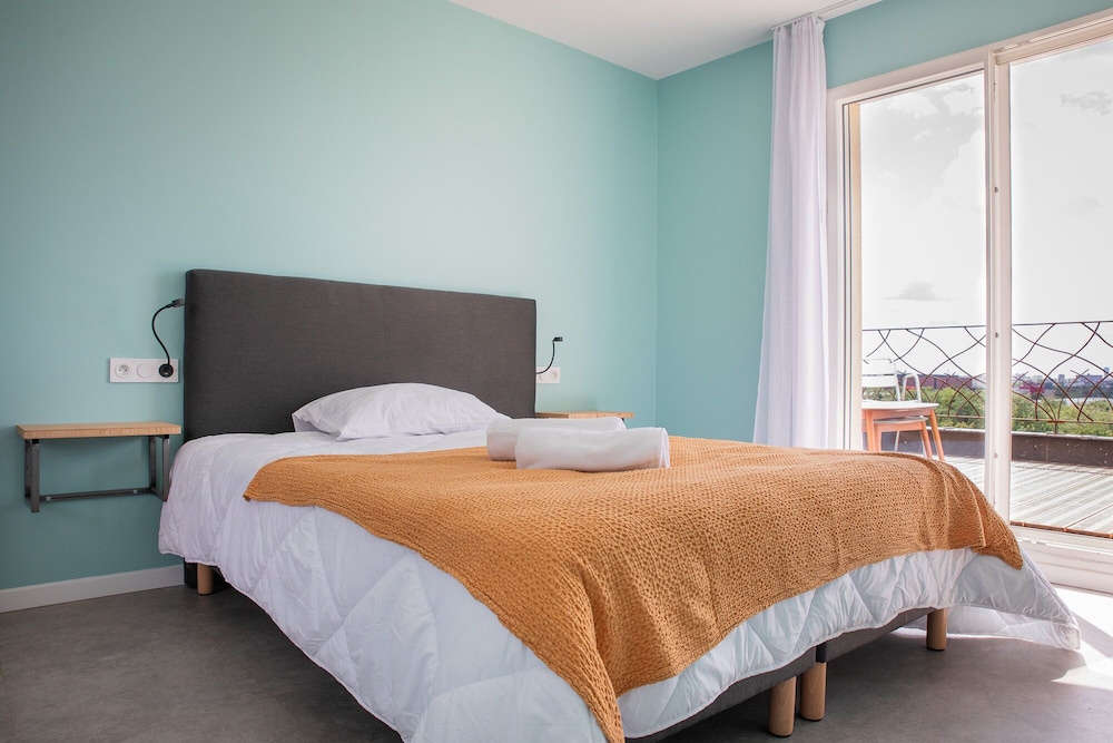 Double or Twin Room, River View (Van Gogh) photo 1
