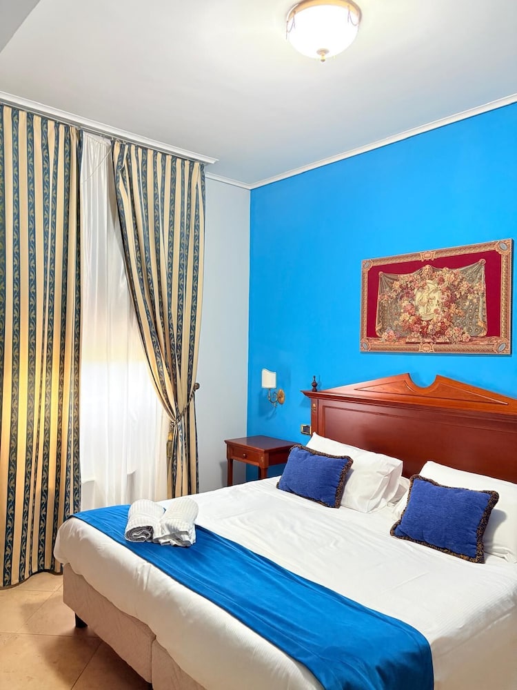 Superior Double or Twin Room - Photo 9