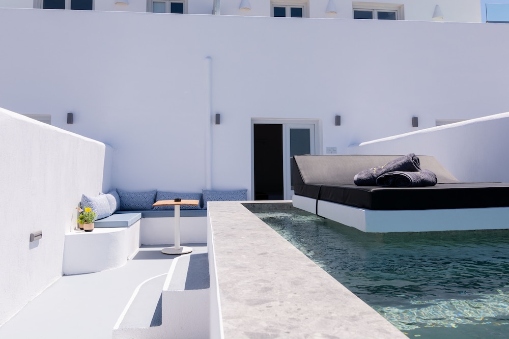 Deluxe Suite with plunge pool and sea view - Photo 12