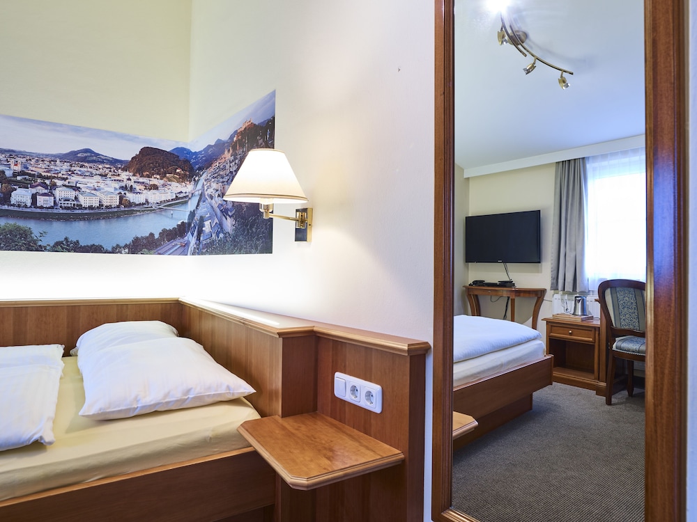 Single Room with Small Double Bed photo 2