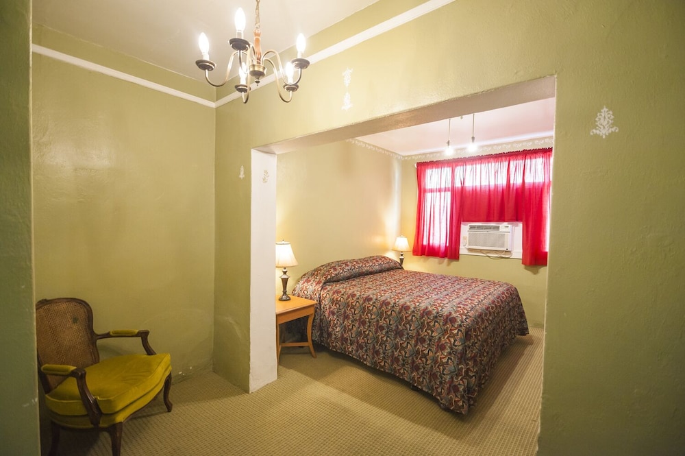 Standard Room, 1 King Bed photo 2