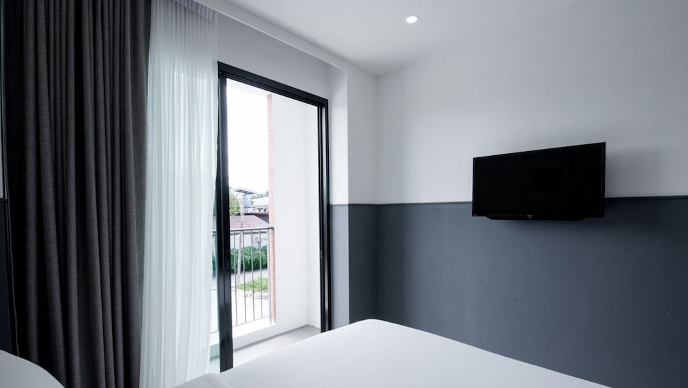 Standard Room, Pool View - Photo 2