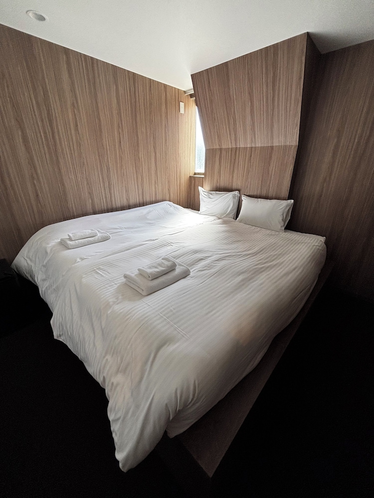 Basic Twin Room (Shared bathroom only) photo 1