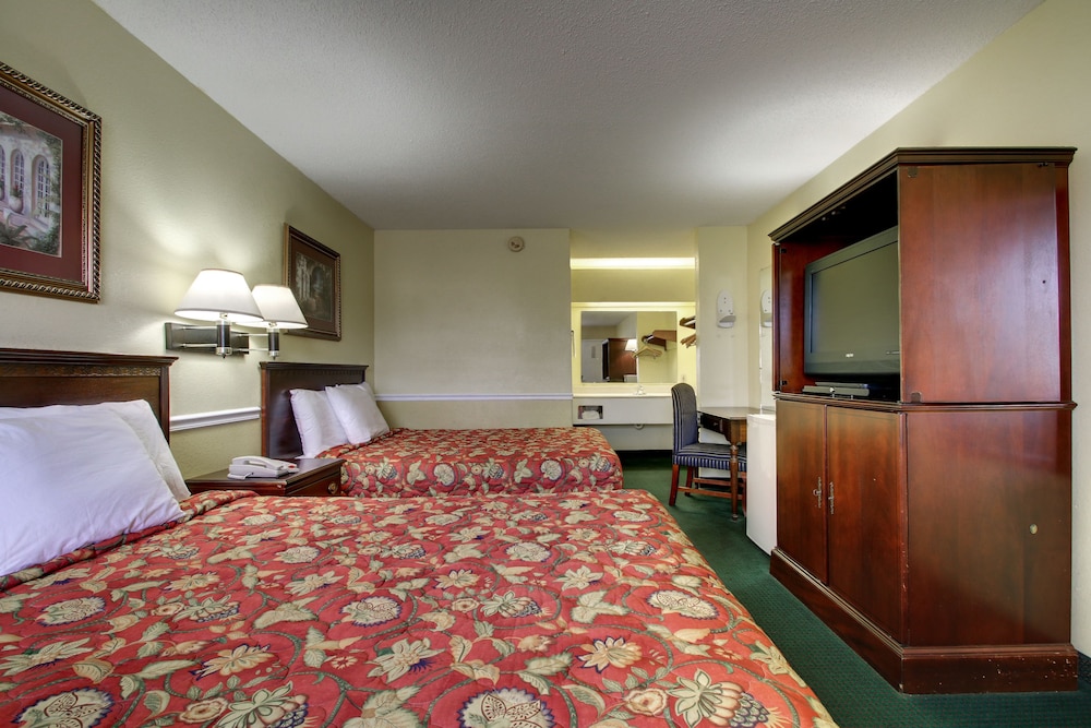 Standard Room, 2 Queen Beds, Non Smoking photo 2