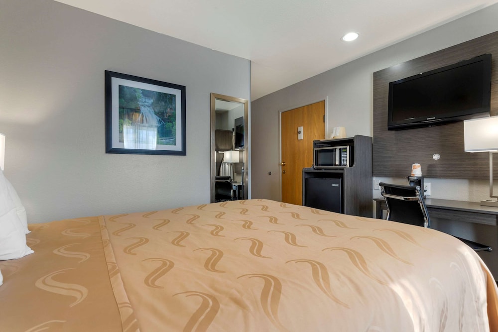 Standard Room, 1 Queen Bed, Non Smoking - Photo 1
