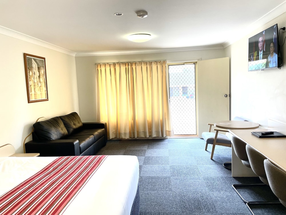 Deluxe Triple Room, Multiple Beds photo 3