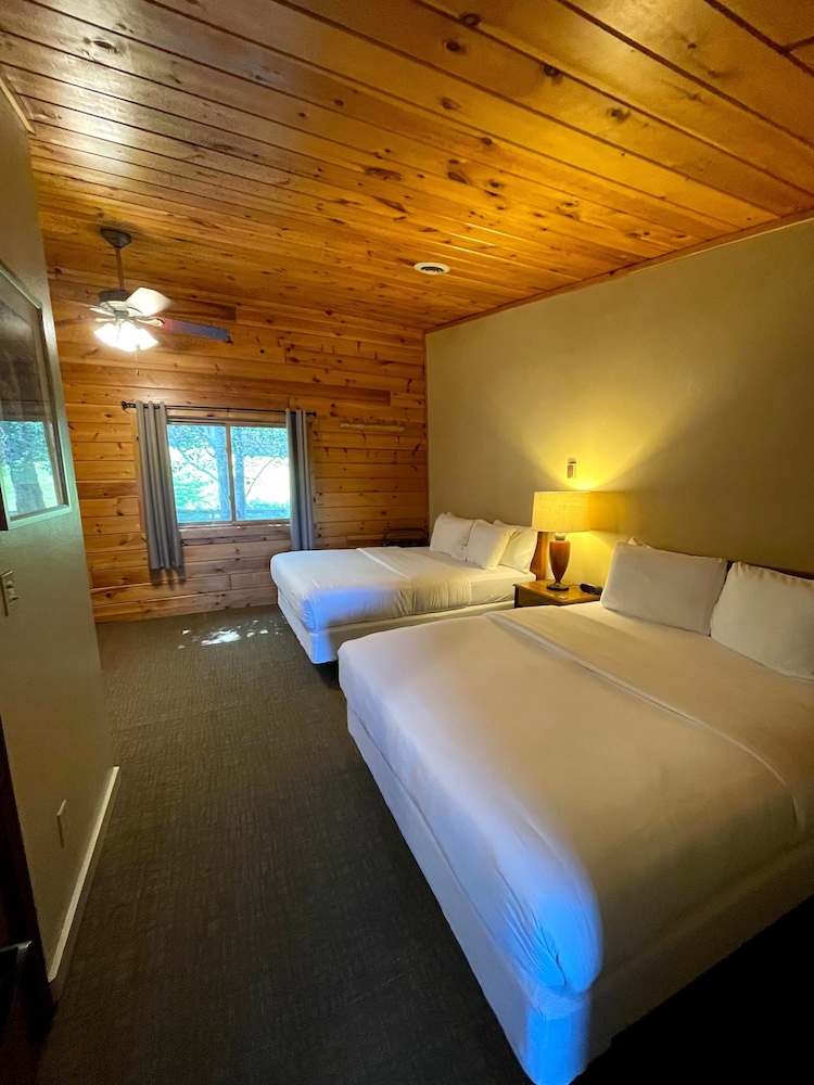 Basic Double Room, 2 Queen Beds, Hill View photo 1