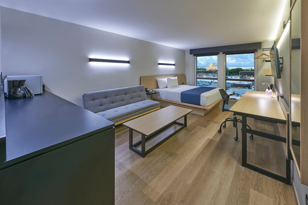 Superior Room, 1 King Bed with Sofa bed - Photo 2