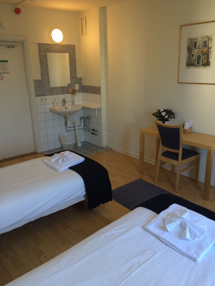 Economy Double Room, Shared Bathroom photo 2