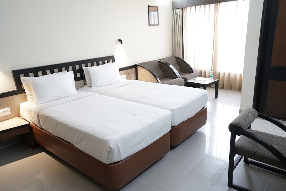Basic Double or Twin Room - Photo 5
