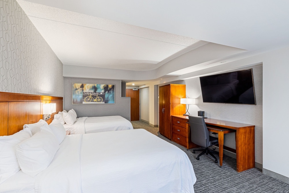 Room, 2 Queen Beds (Mobility/Hearing Accessible, Tub) - Photo 3