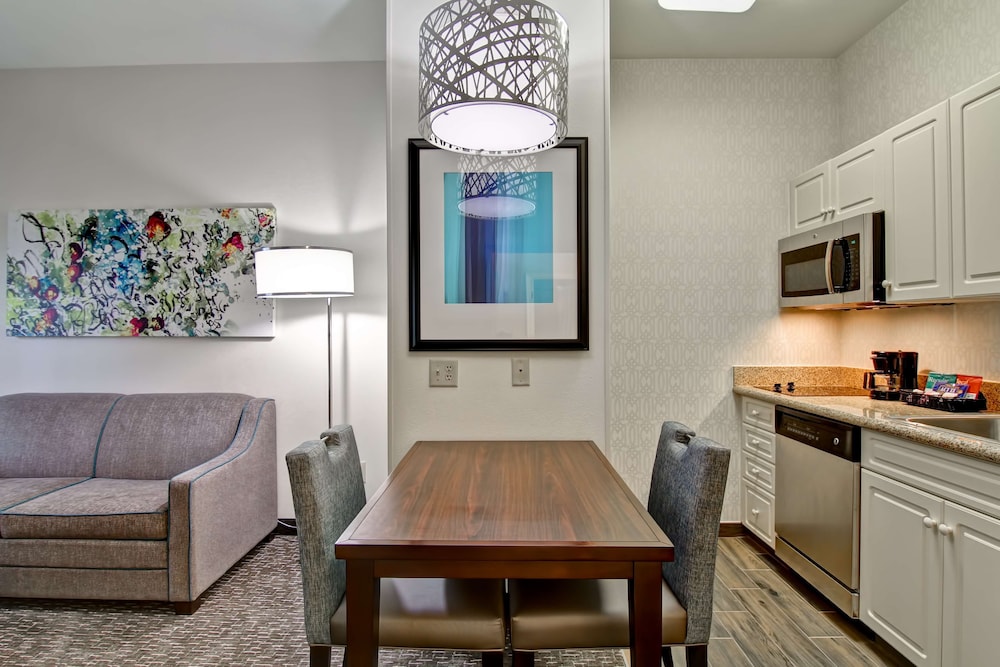 Premium Suite, 1 King Bed, Accessible, Bathtub - Photo 1