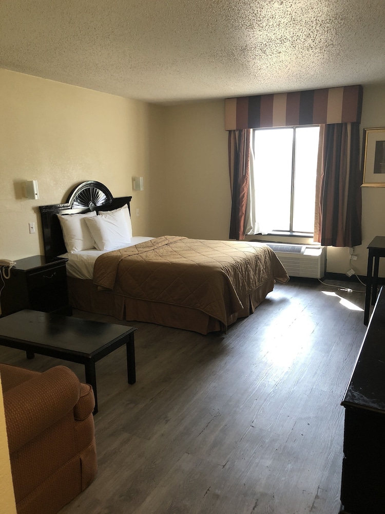 Standard Room, 1 Queen Bed