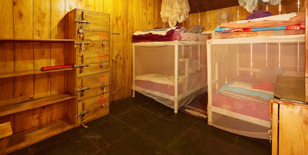 Quadruple Room, Mixed Dorm, Private Bathroom, Garden Area