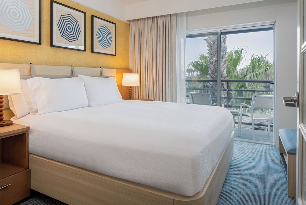 Suite, 1 King Bed, Balcony - Photo 6