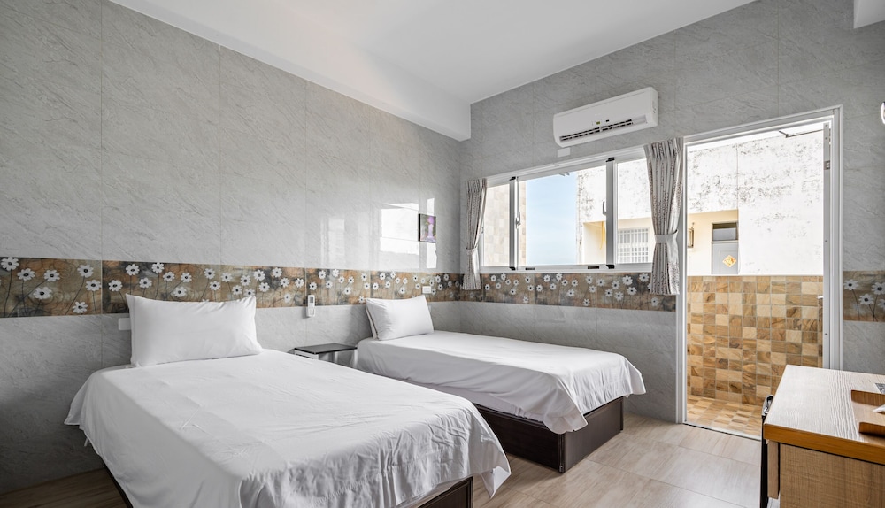 Classic Twin Room, 2 Twin Beds, Balcony photo 1