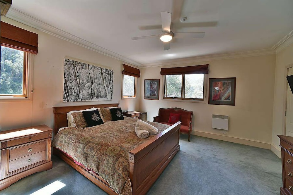 House, 5 Bedrooms photo 1