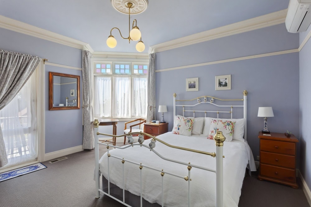 Comfort Double Room, 1 Queen Bed, Private Bathroom, Garden View photo 1