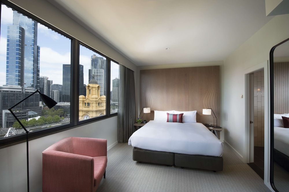 Room, 1 King Bed (Flinders Street Station View) - Photo 2