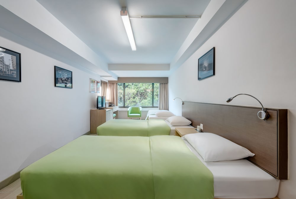 Triple Room with 1 Double Bed and 1 Single Bed photo 3