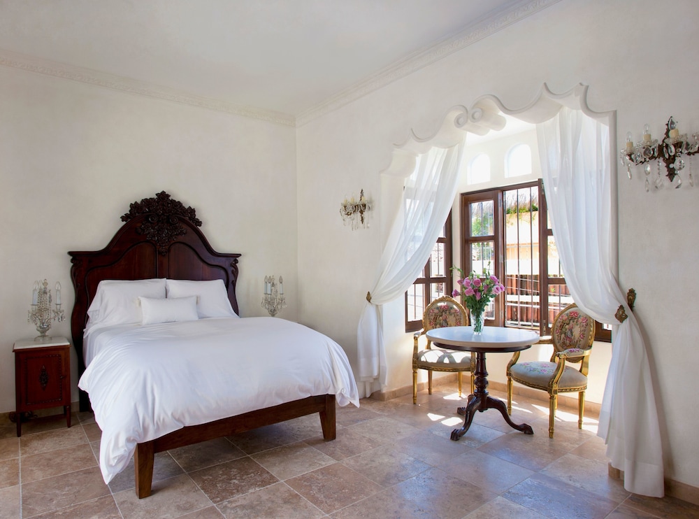 FLORA SUITE