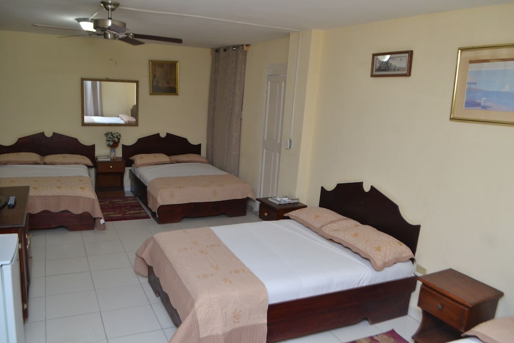 Family Quadruple Room photo 2