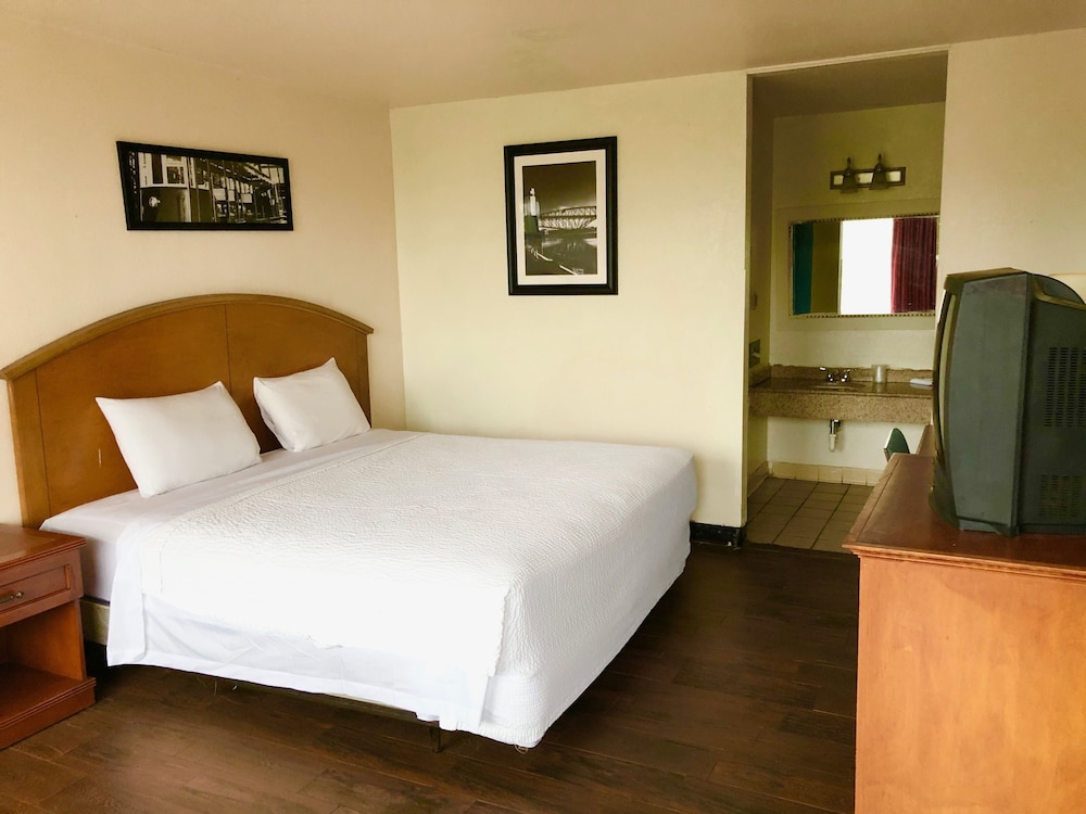 Standard Room, 1 King Bed photo 1