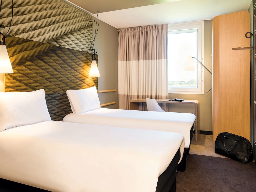 Standard Twin Room, 2 Twin Beds - Photo 1