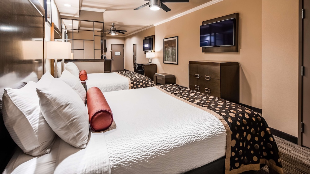 Suite, 2 Queen Beds, Accessible, Non Smoking (Walk-In Shower;With Sofabed) - Photo 4