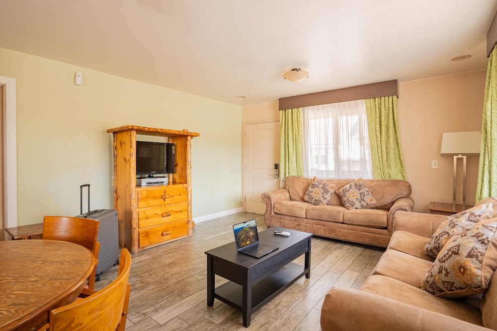 Family Room - Photo 6