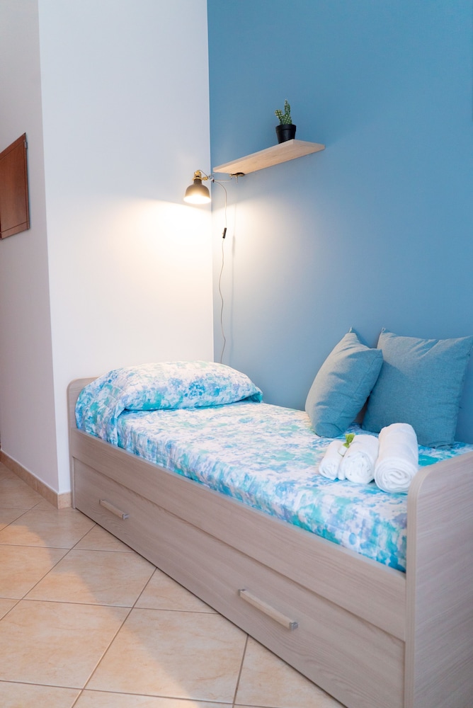 Basic Single Room photo 3