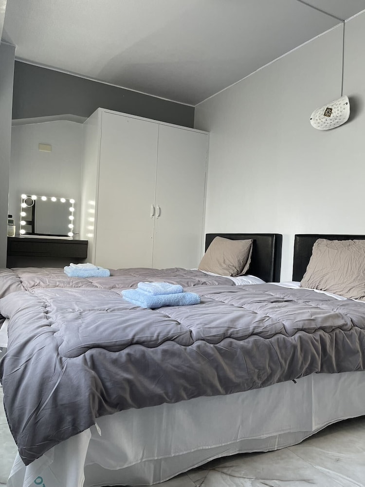 Deluxe Apartment, 2 Bedrooms, 2 Bathrooms, Sea Facing photo 2