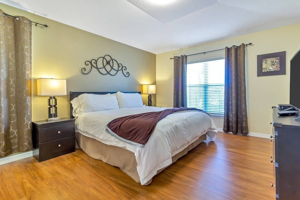 House (4 Bedrooms)
