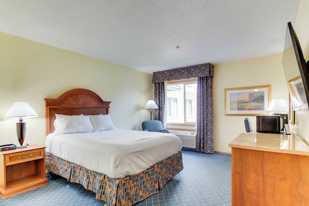 Basic Double Room, 1 Queen Bed, Non Smoking - Photo 1