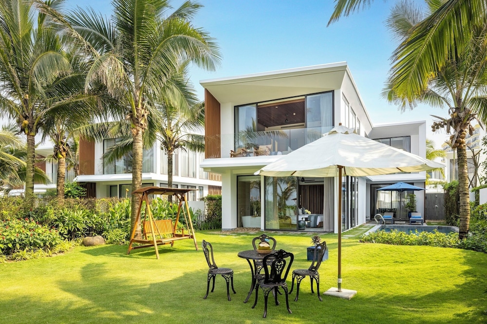 Two-Bedroom Beachfront Pool Villa