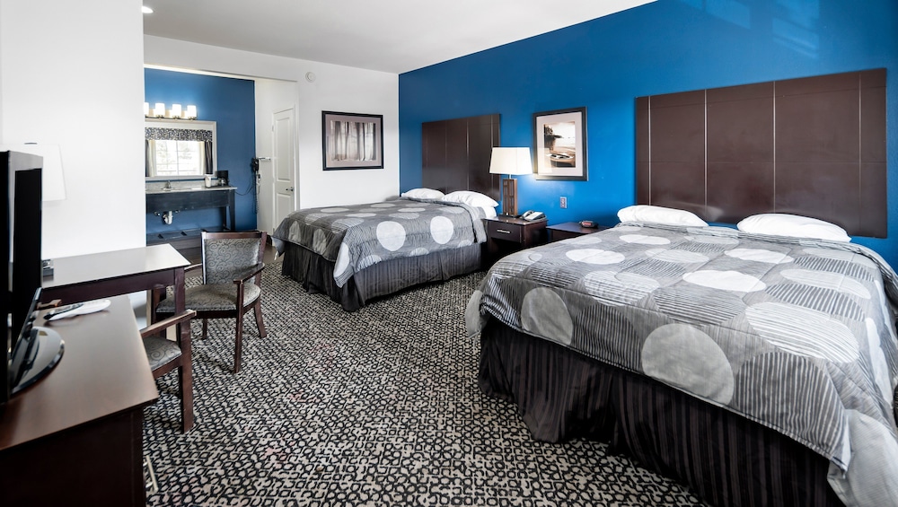 Room, 2 Queen Beds, Non Smoking, Kitchenette photo 2